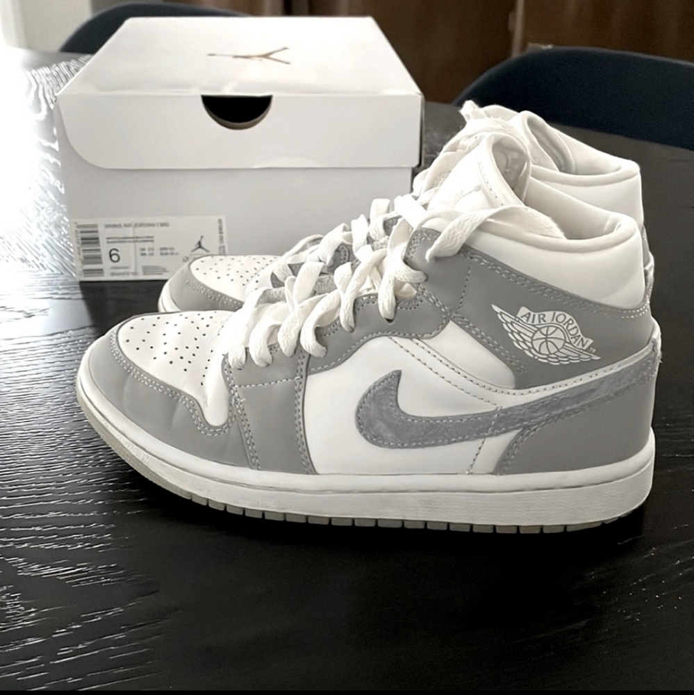Jordan 1 Mid Aluminum Wolf Gray
